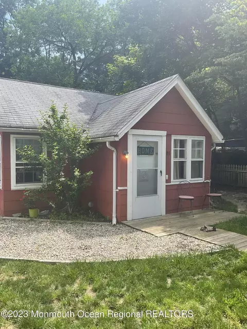 87 Cedarhurst Rd, Brick, NJ 08723