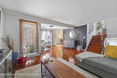 71 Diamond Ln, Old Bridge, NJ 08857