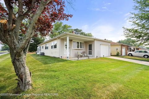 98 Biabou Dr, Toms River, NJ 08757