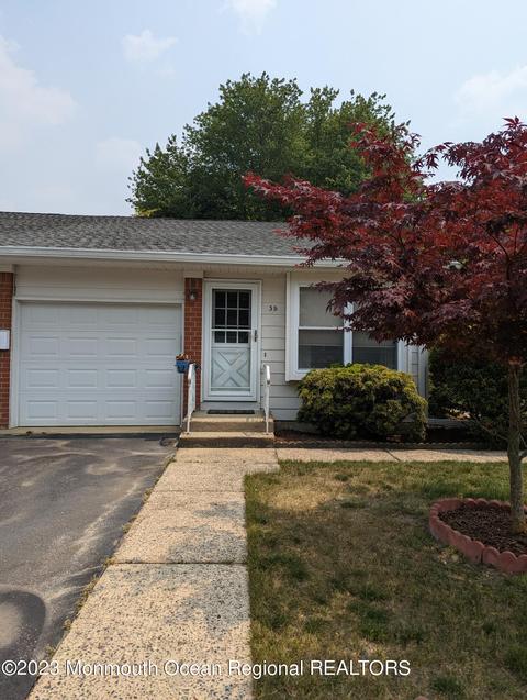3 Lenape Dr # B, Whiting, NJ 08759