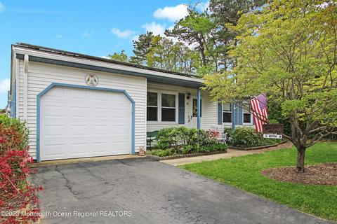 28 Westport Dr, Whiting, NJ 08759