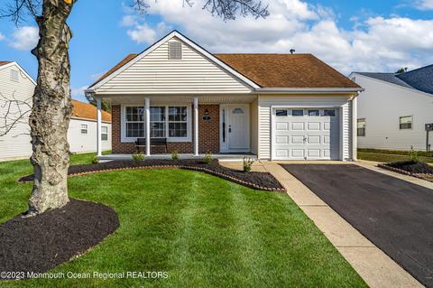 9 Normanton Way, Toms River, NJ 08757