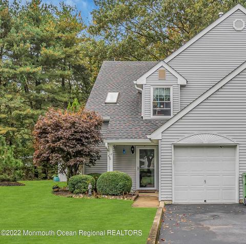 12 Commons Dr, Neptune City, NJ 07753
