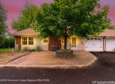 1187 Clydebank Ct # D, Lakewood, NJ 08701