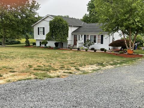 37 Church Ln, Manalapan, NJ 07726