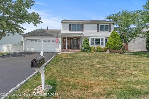 65 Liberty Dr, Dayton, NJ 08810