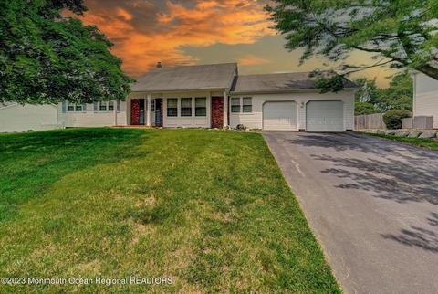 46 St Lawrence Way, Marlboro, NJ 07746