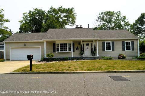 1927 Ravenwood Dr, Toms River, NJ 08753