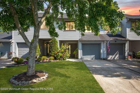 97 Lexington Cir, Matawan, NJ 07747