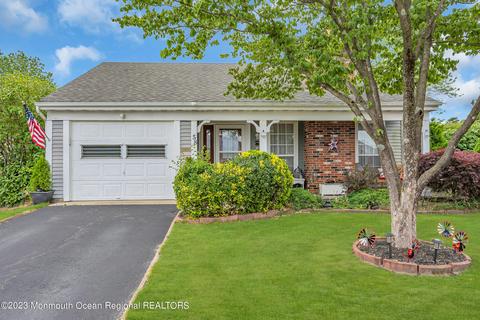 58 Hastings Rd, Manchester, NJ 08759