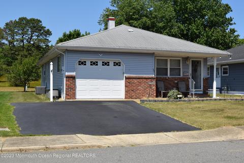 52 Charlotteville Dr S, Toms River, NJ 08757