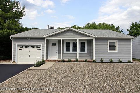 202 Martinique Dr, Toms River, NJ 08757