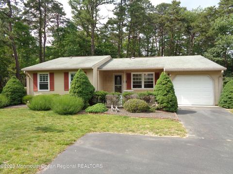 6 Buttonwood Ln, Whiting, NJ 08759