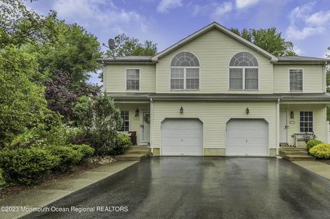 43 Pension Rd, Manalapan, NJ 07726