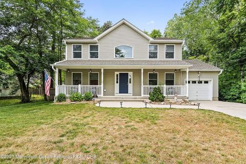 46 Willow St, Waretown, NJ 08758