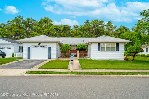 28 Santiago Dr W, Toms River, NJ 08757