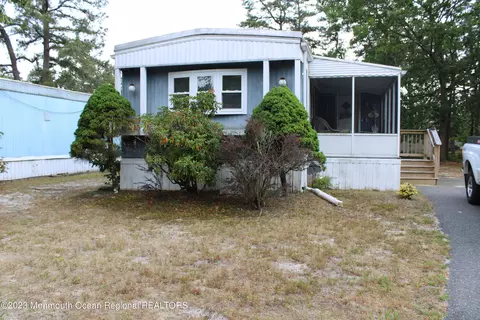 10 Panda Ln, Whiting, NJ 08759