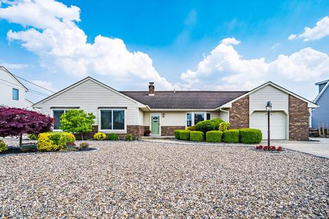 828 Wave Dr, Forked River, NJ 08731