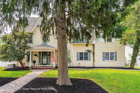 47 Seward Ave, Toms River, NJ 08753