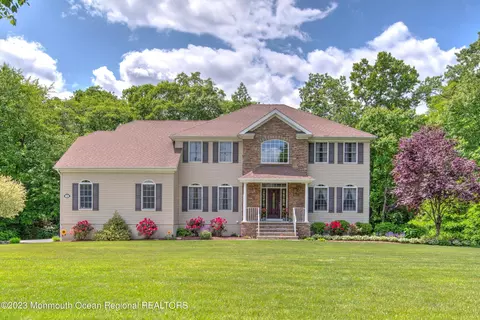 45 Cherry Tree Ln, Cream Ridge, NJ 08514