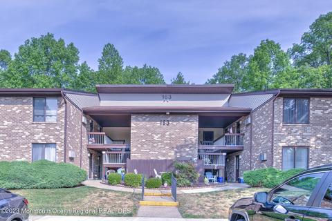 163 Cross Slope Ct #B, Manalapan, NJ 07726