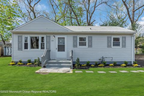 203 Sunset Ln, Howell, NJ 07731