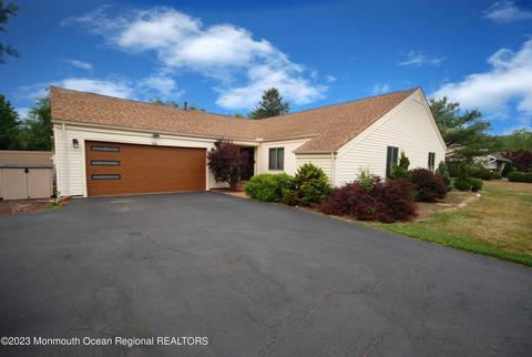 700 Elton Adelphia Rd, Freehold, NJ 07728