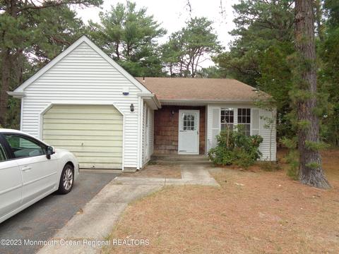 2 Auburn Ct, Whiting, NJ 08759
