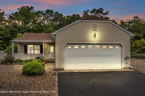 403 3rd St, Waretown, NJ 08758