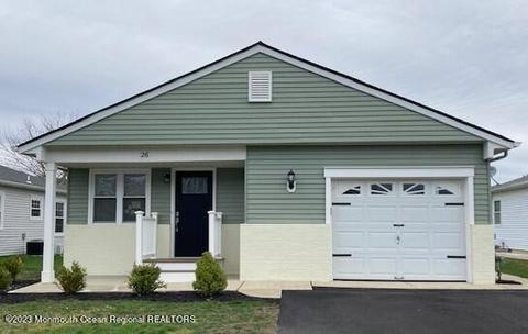 26 Woodstock Dr, Toms River, NJ 08757