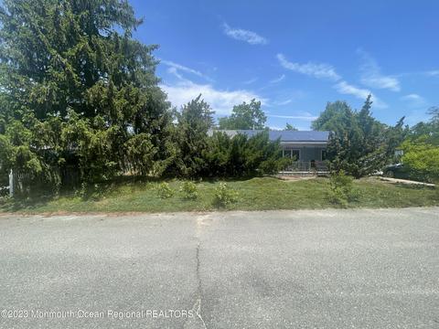 917 11th Ave, Toms River, NJ 08757