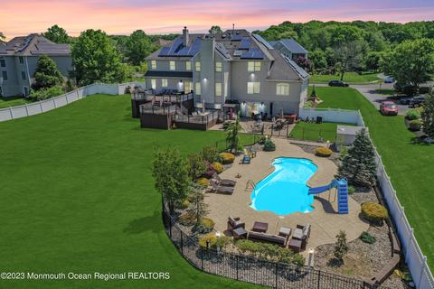 198 White Oak Ln, Freehold, NJ 07728