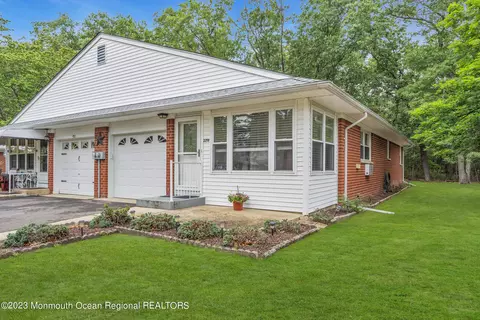 225 Columbine Ave #B, Whiting, NJ 08759