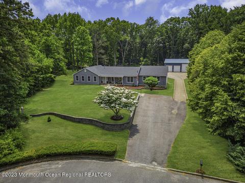 2 Hyacinth Ct, Cream Ridge, NJ 08514