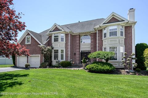 8 Iris Cir, Manalapan, NJ 07726