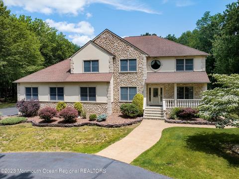 95 Station Rd, Morganville, NJ 07751