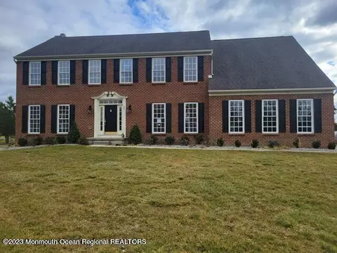 18 Nicole Ct, Freehold, NJ 07728