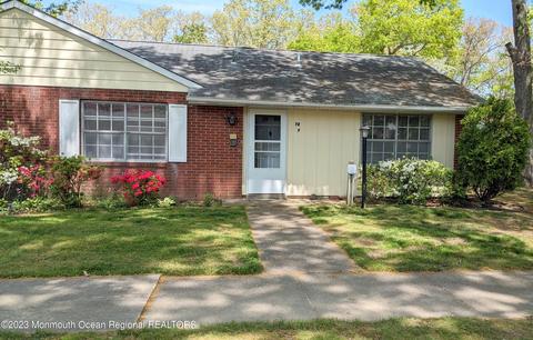 70 Dorchester Dr # f, Lakewood, NJ 08701