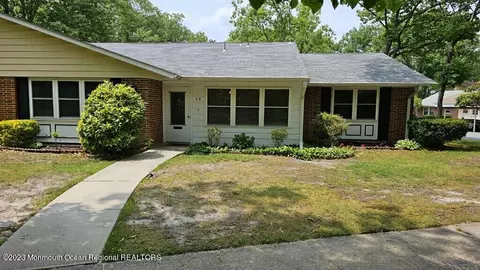 2 Buckingham Dr # b, Lakewood, NJ 08701
