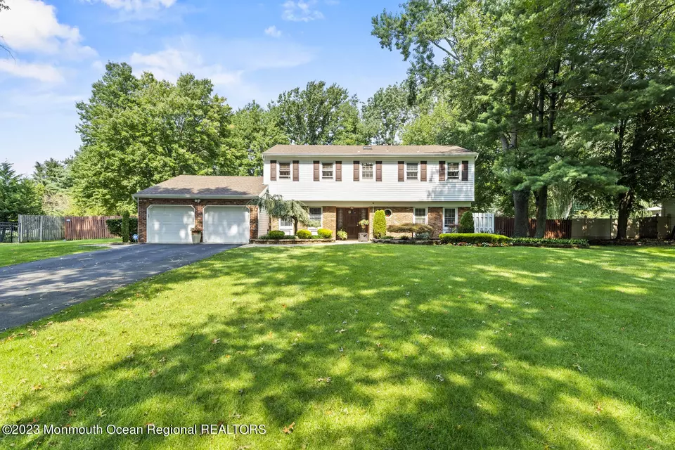  82 Sunnybrook Dr, Freehold, NJ 07728 photo 1