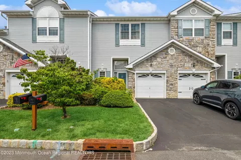 4 Linda Ct, Laurence Harbor, NJ 08879
