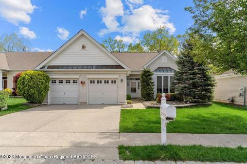 71 Oakmont Ln, Jackson, NJ 08527