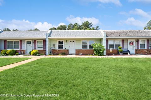 6 Regent Cir, Brick, NJ 08723 photo 3