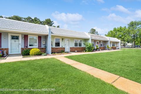 6 Regent Cir, Brick, NJ 08723