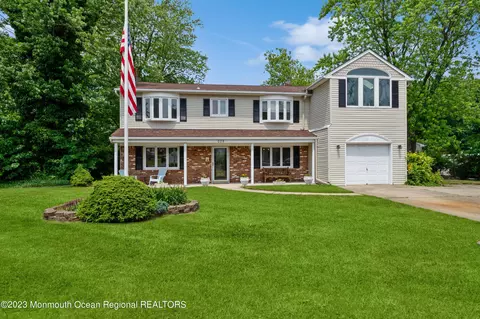 328 Main St, Middletown, NJ 07748