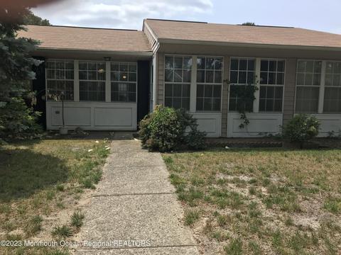 96 Cambridge Cir # c, Manchester, NJ 08759