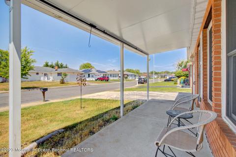 6 Castries St, Toms River, NJ 08757