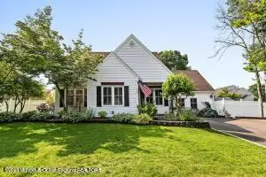 100 Knot Rd, Manahawkin, NJ 08050