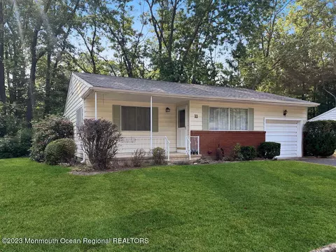 11 Indiana Way, Whiting, NJ 08759