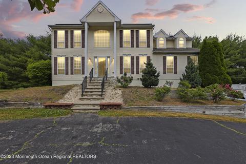651 Winterberry Blvd, Jackson, NJ 08527